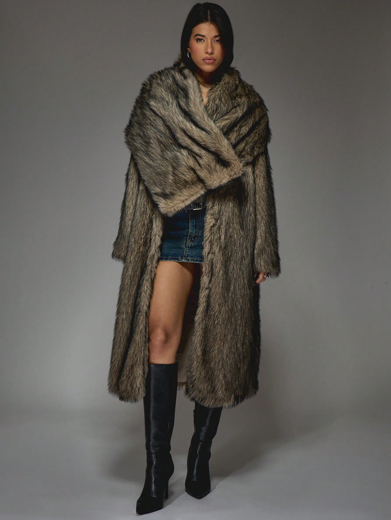 Manteau Long en Fausse Fourrure | Col Écharpe Élégant et Design Raffiné