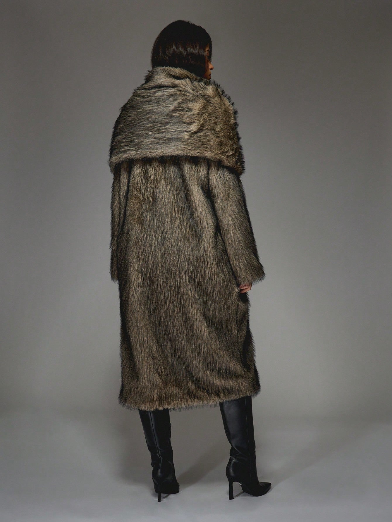 Manteau Long en Fausse Fourrure | Col Écharpe Élégant et Design Raffiné