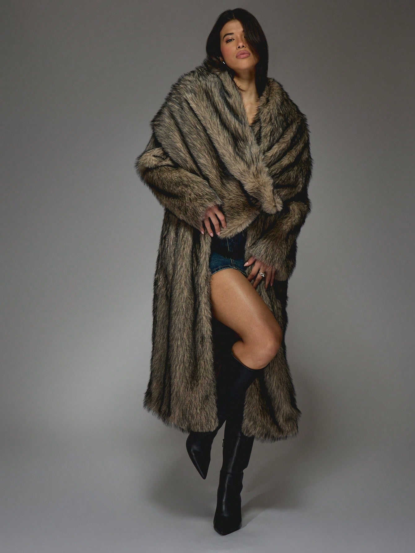 Manteau Long en Fausse Fourrure | Col Écharpe Élégant et Design Raffiné